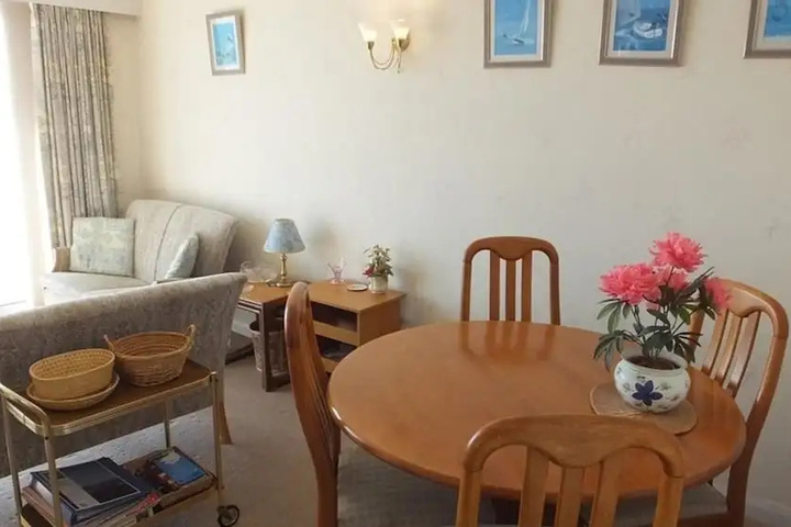 Room 4 of 15