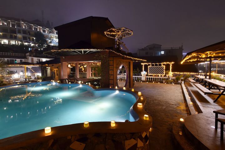 Pool 41 of 64