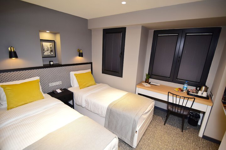 Room 6 of 22