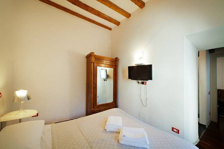 Room 13 of 27
