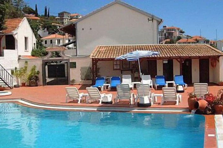 Hotel Pool