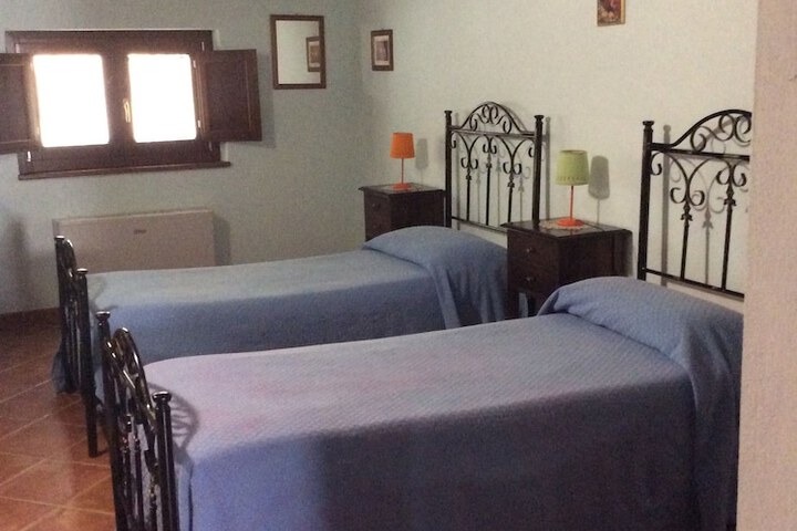 Room 16 of 38