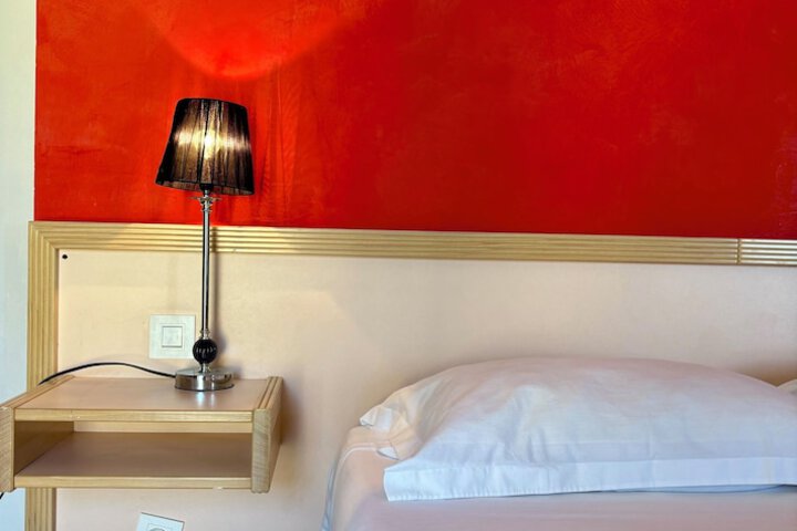 Room 30 of 193