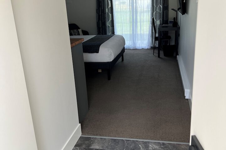 Room 4 of 37