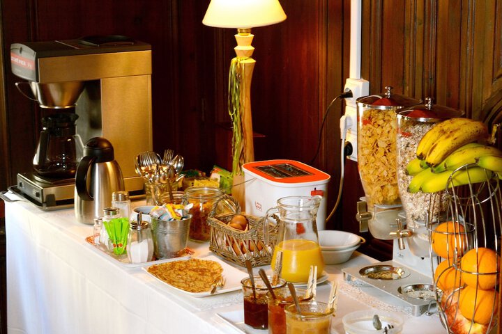 Breakfast/Coffee Service 21 of 33