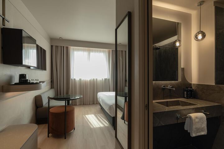 Room 42 of 139