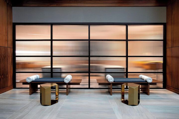 Lobby lounge
