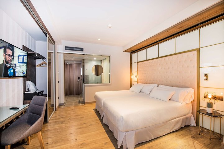 Room 6 of 45