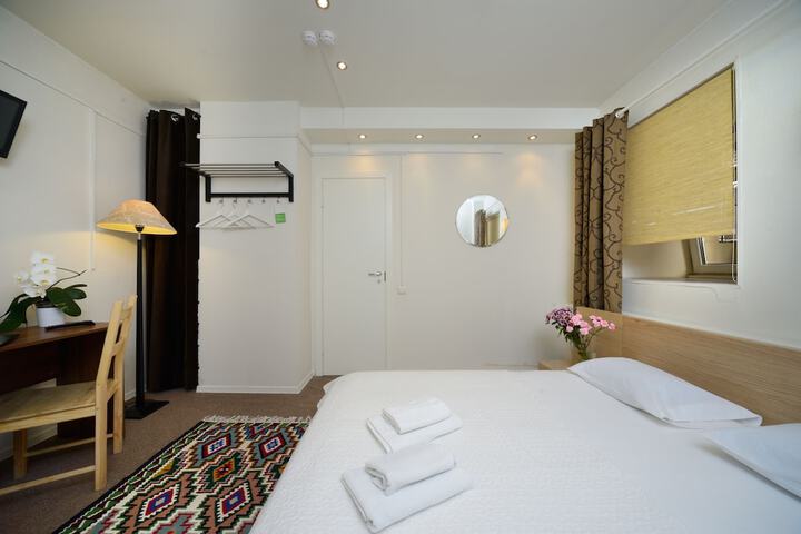 Room 13 of 48