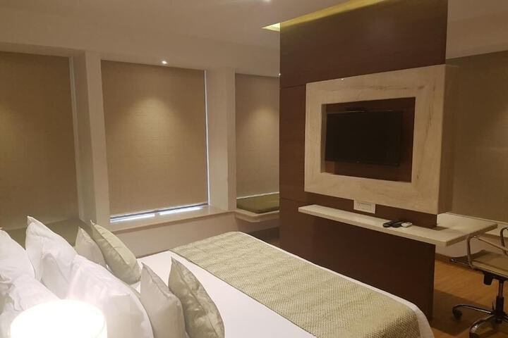 Room 30 of 44