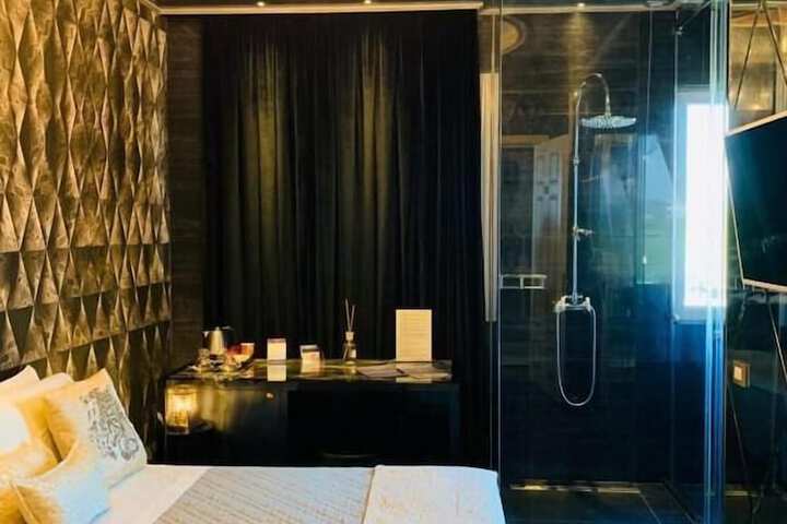 Room 2 of 44