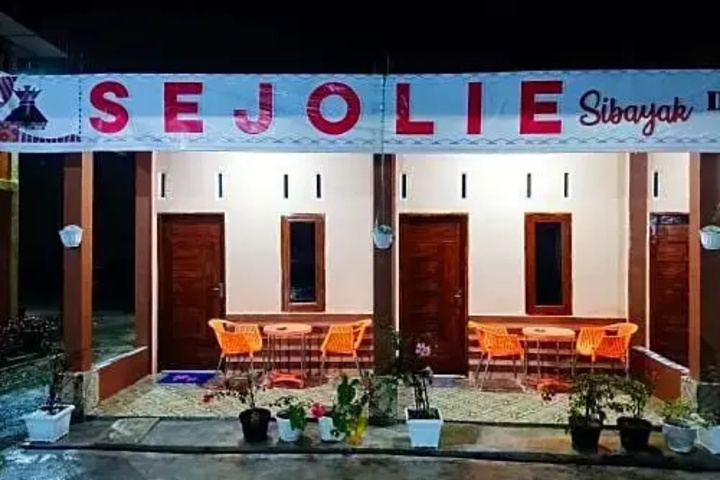 Penginapan SEJOLIE Sibayak