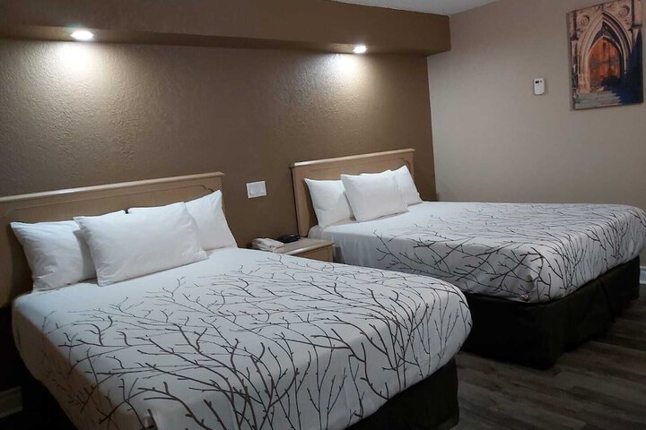 Room 4 of 32
