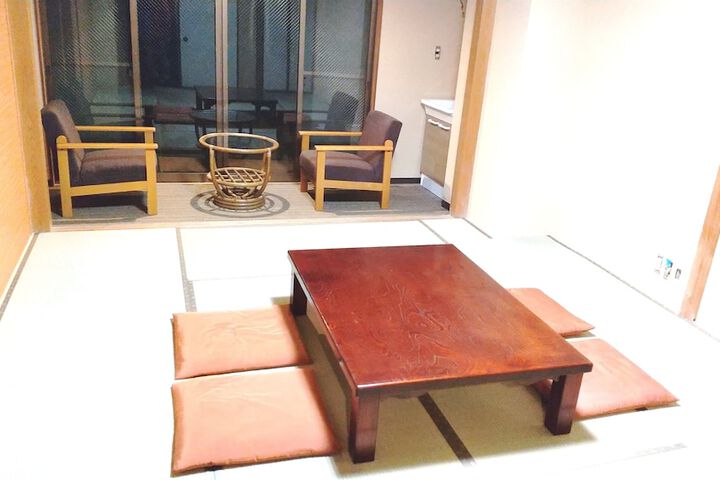 Room 33 of 76