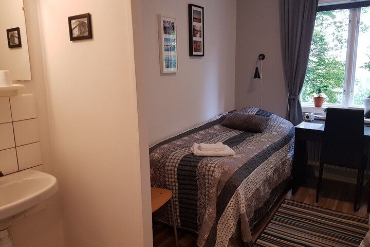 Room 27 of 176