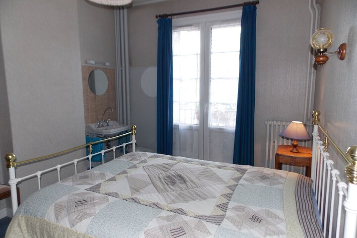 Room 8 of 53