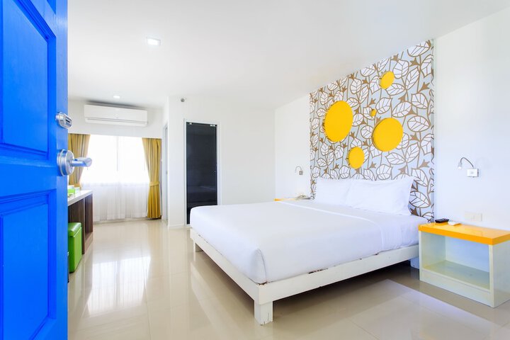 Room 12 of 90