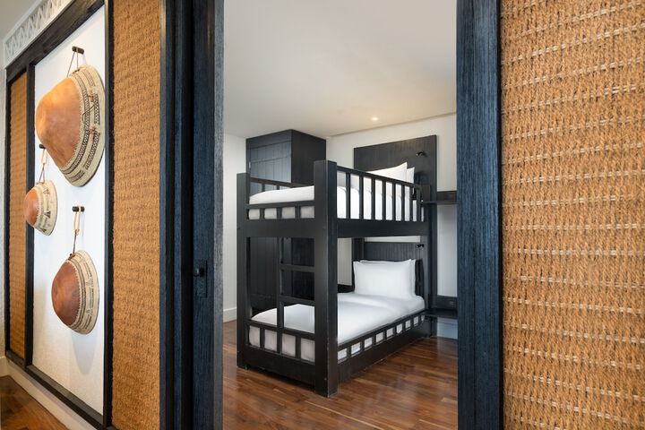 Room 73 of 318