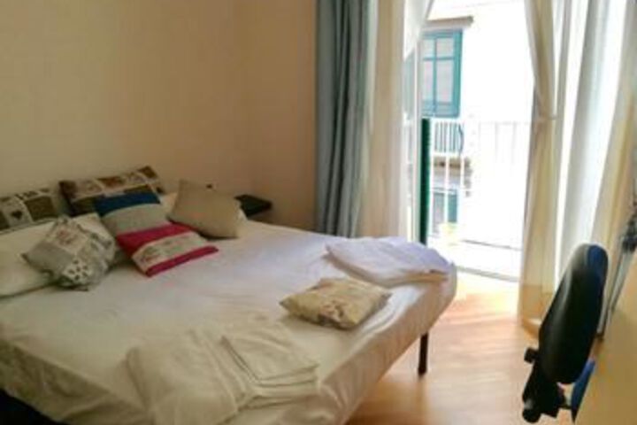 Room 5 of 11