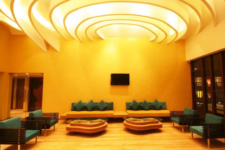 Entrance & Lobby