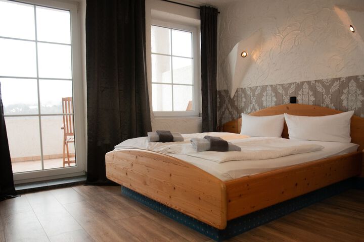 Room 4 of 18