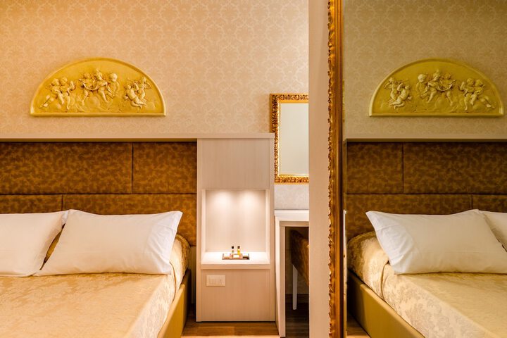 Room 12 of 82
