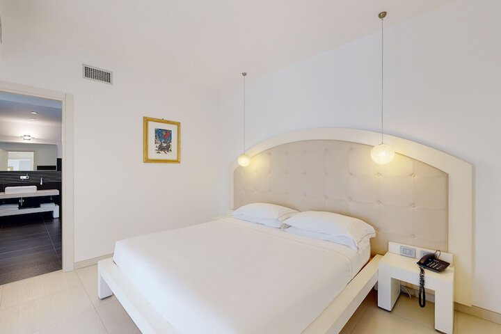 Room 46 of 94
