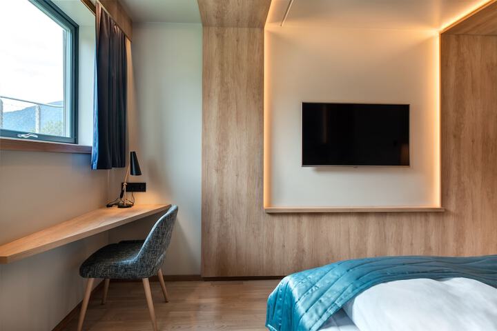Room 19 of 199