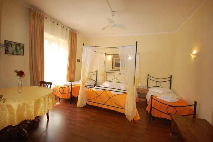Room 40 of 91