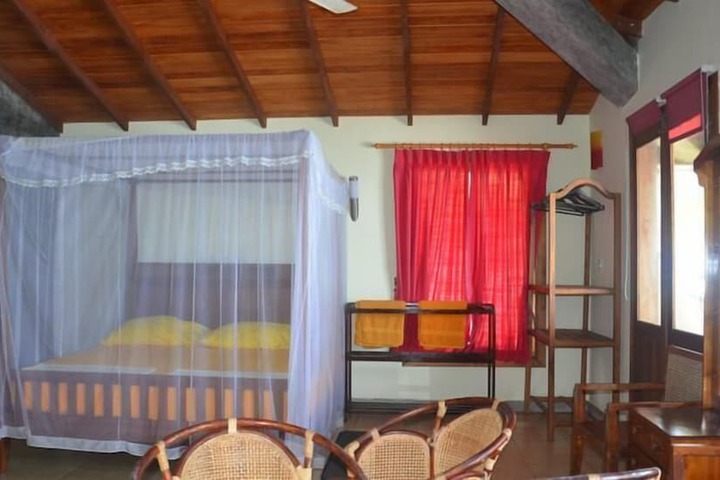 Room 11 of 76