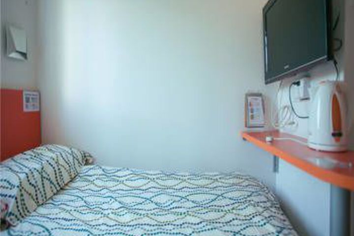 Room 10 of 16