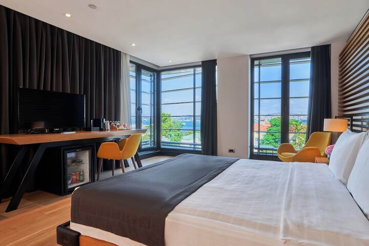 Room 43 of 94