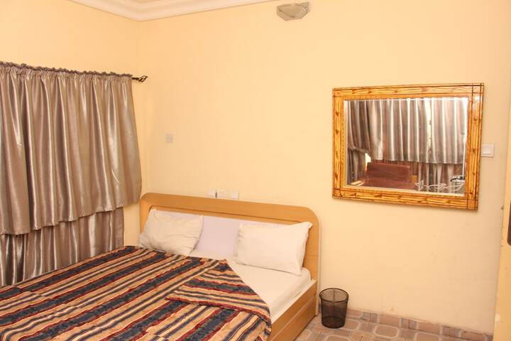 Room 7 of 10