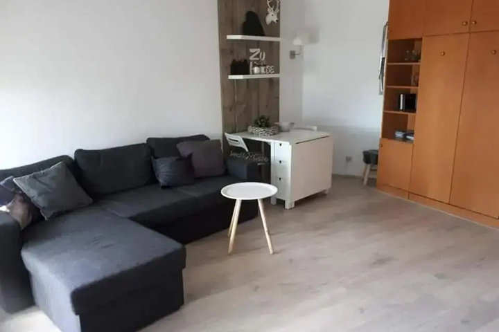 Room 2 of 8