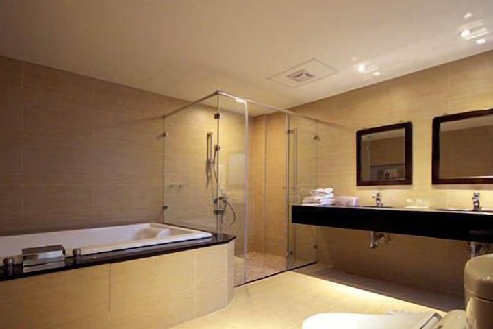 Room 80 of 100