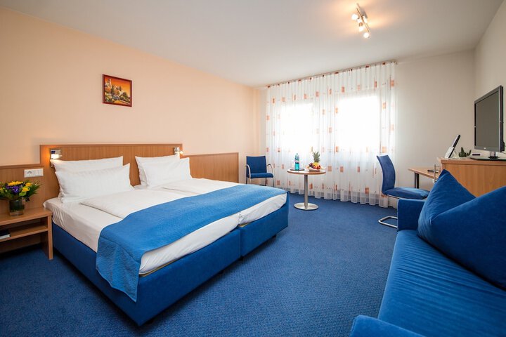 Room 16 of 175
