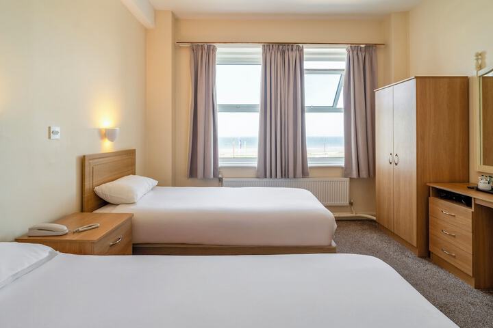 Room 32 of 92