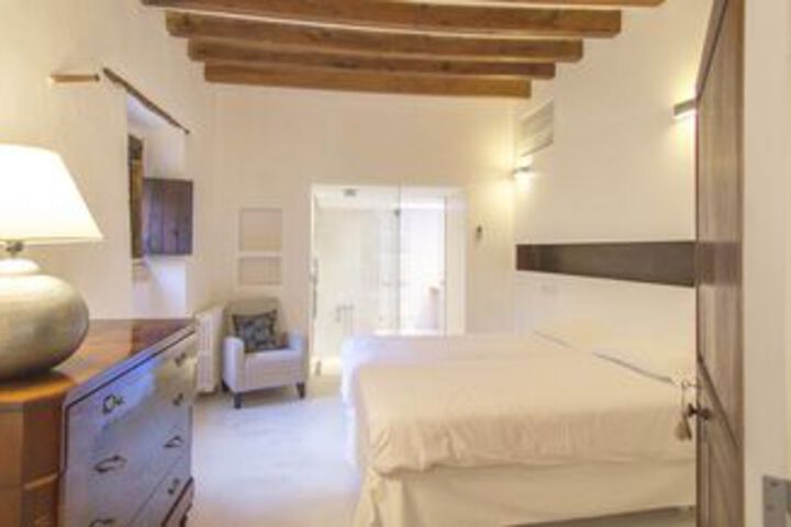 Room 8 of 27