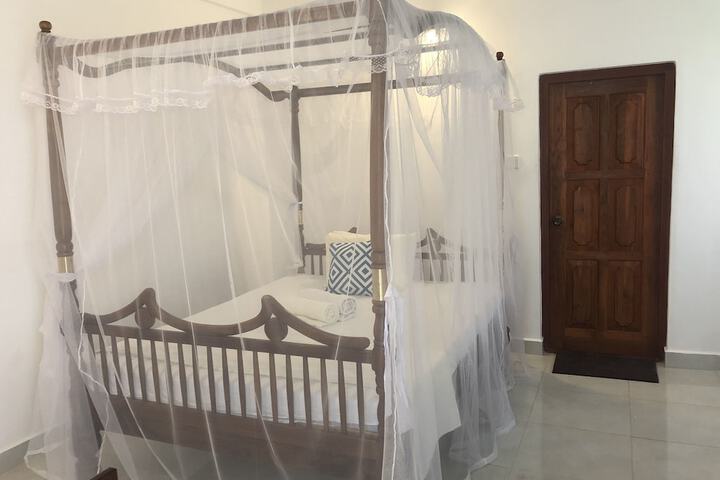 Room 6 of 42