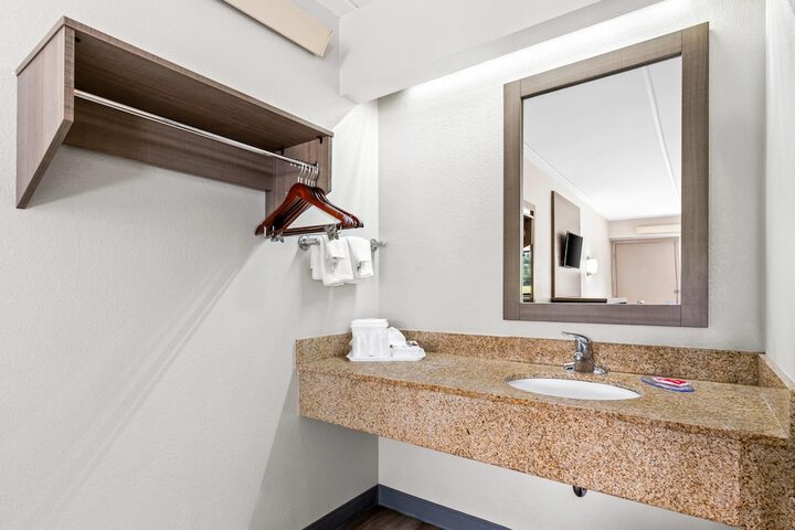 Room 10 of 40