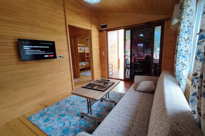Room 10 of 18