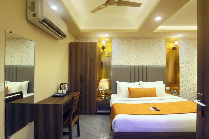 Room 6 of 17