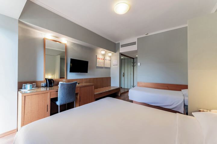 Room 18 of 129