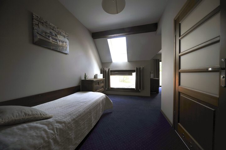 Room 13 of 28