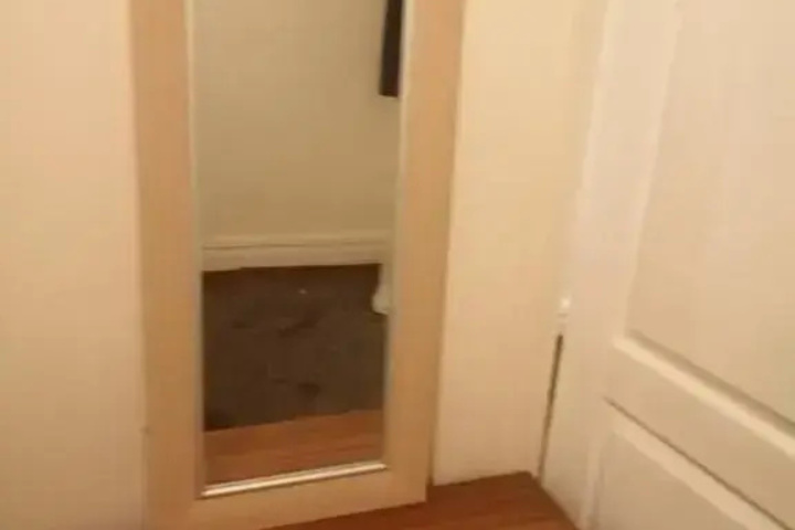 Room 10 of 12