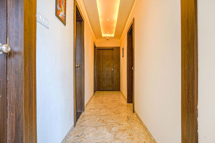 Hotel Interior 6 of 28