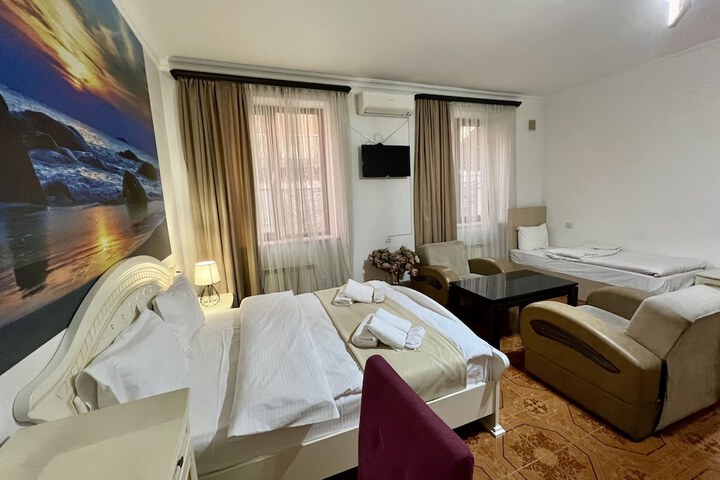 Room 18 of 113