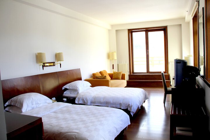 Room 5 of 16