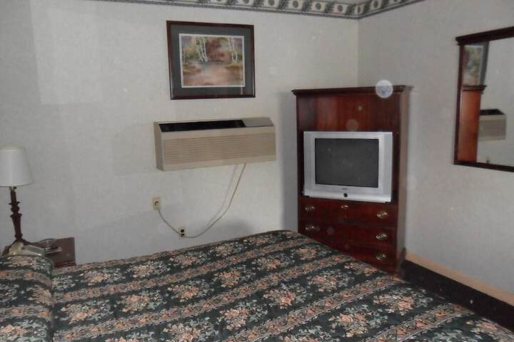 Room 11 of 27