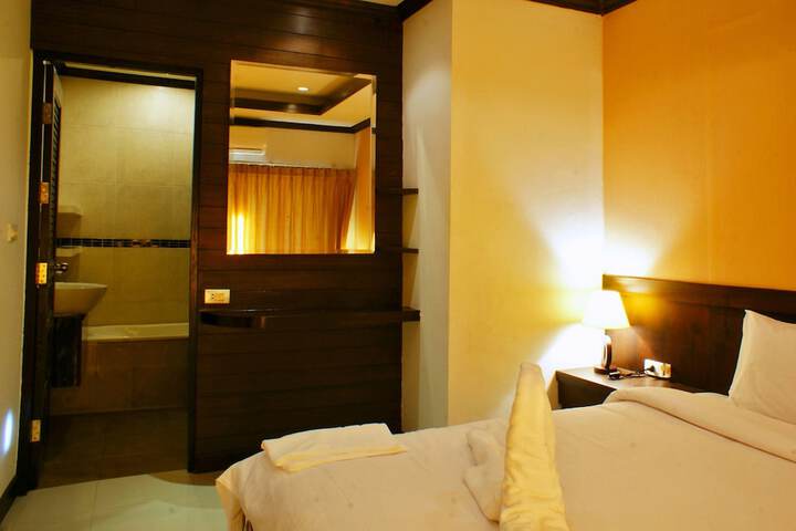 Room 8 of 105